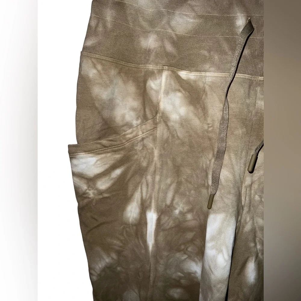 Joggers - Picture 2 of 3